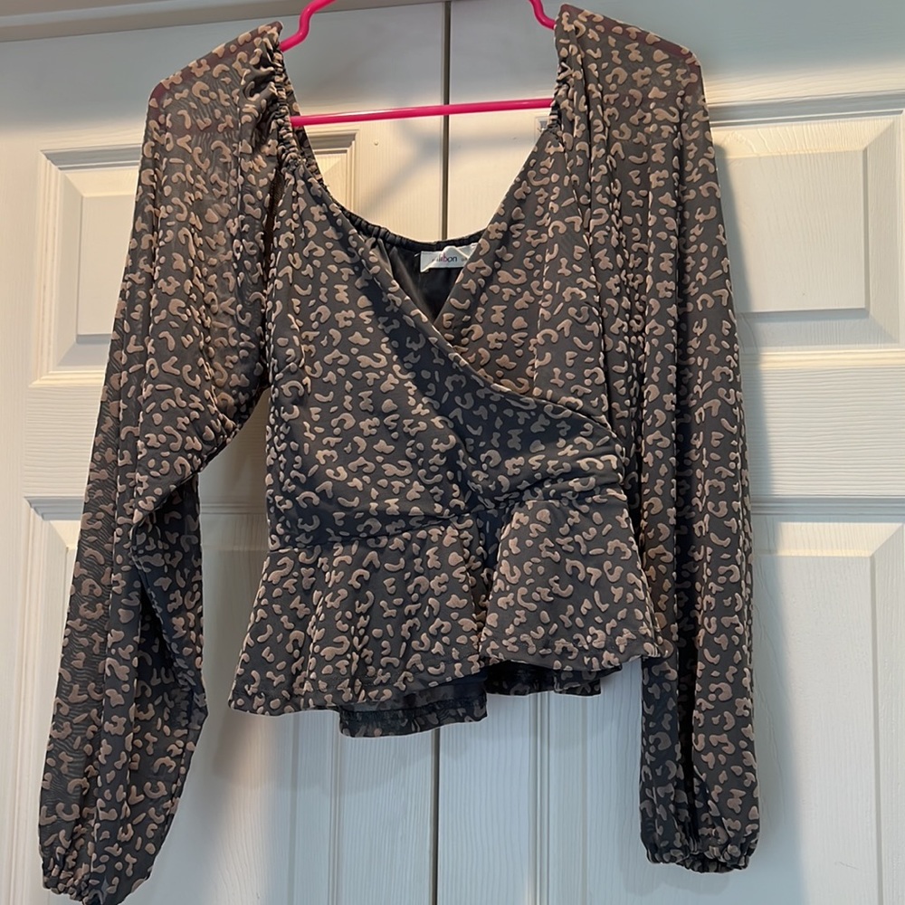 Long sleeve leopard print top size medium